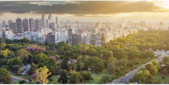 Refrescate este 2024 en nuestros hotels con piscina